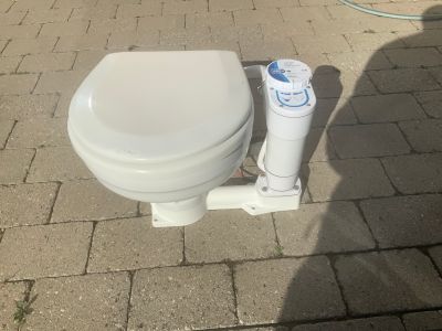 Jabscotoilet m Elektrisk Pumpe